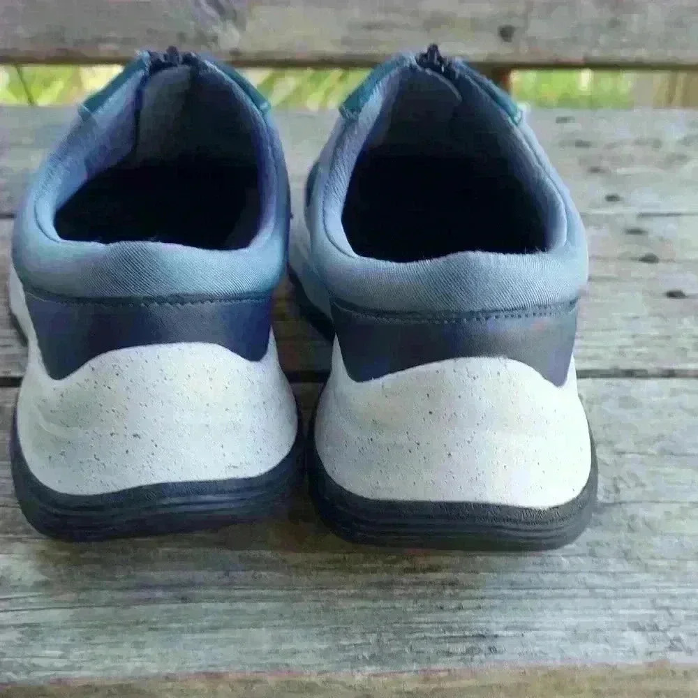 Clarks slip on sneaker- suede good condition - Picture 3 of 8